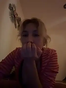 Suyneslii - Boobs Flash