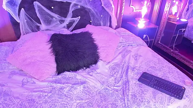 LiaLovet - oil in my tits + rub my nipples