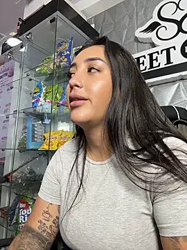 Hannahoff - My boos touch my big boobs