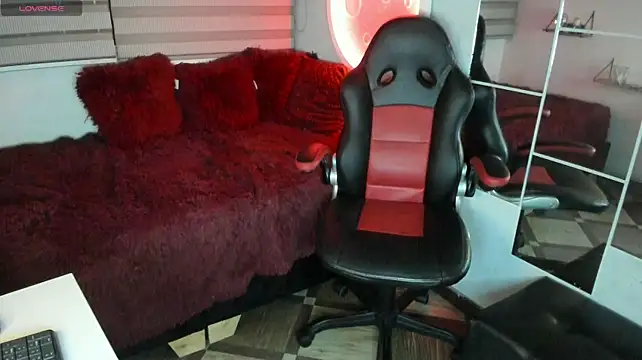 Sophiacooper17 - spank ass x4
