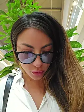 Karen_San_Miguel - Play nipples in public + hot video🥵