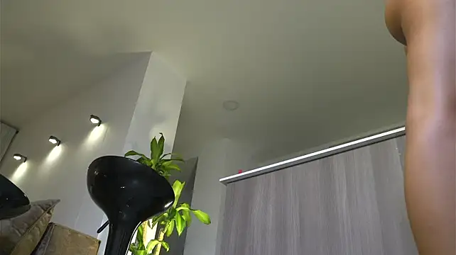 Kendall_ruiz - nipples clamps+ oil my tits