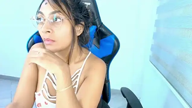 Sophiax-x - stripping and dancing naked, squirting