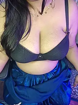 Curvy_Pooja
