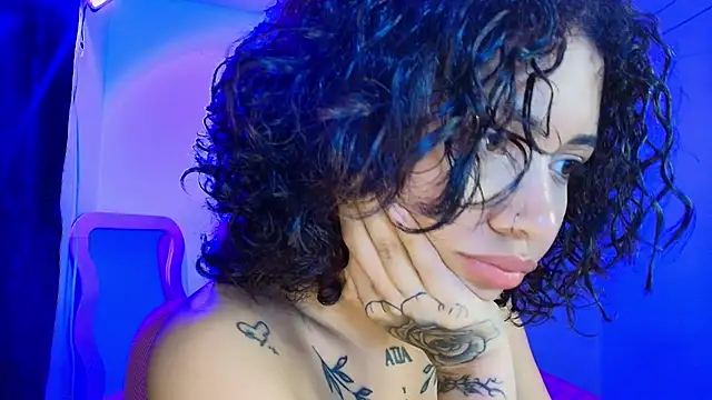 Kehlani_Km - ass close to the camera 🍑