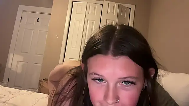 ItsKaylaa - oil my nipples and ass close to cam