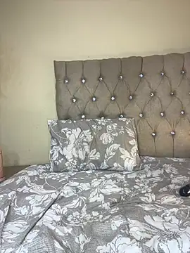 NiqiiRavenous - ride dildo