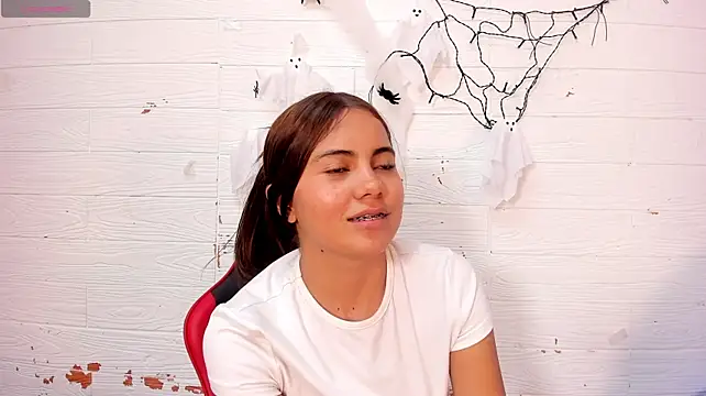 Isabela_wolf - Blowjob + Saliva in Boobs