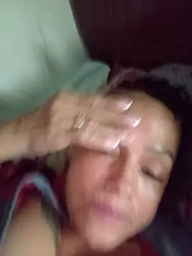 Zamara_milf - Sucks dedo