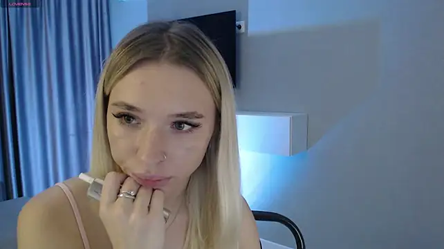 Emily_Hartt - 💜 Naked and play with pussy💜