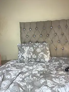 NiqiiRavenous - fuck dildo hard and squirt
