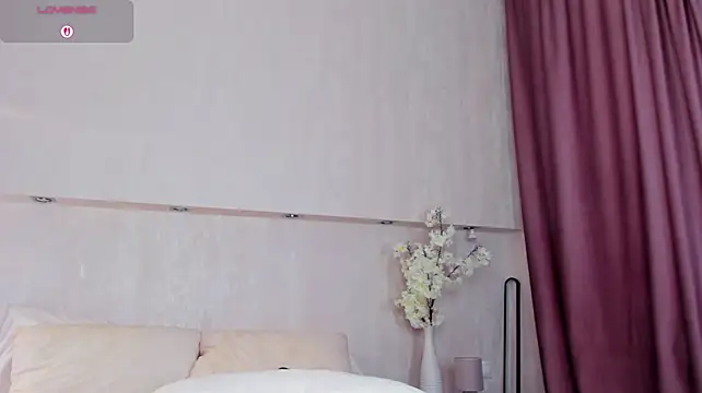 Erika_Carpenter - lick fingers