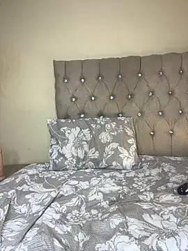 NiqiiRavenous - fuck dildo hard and squirt