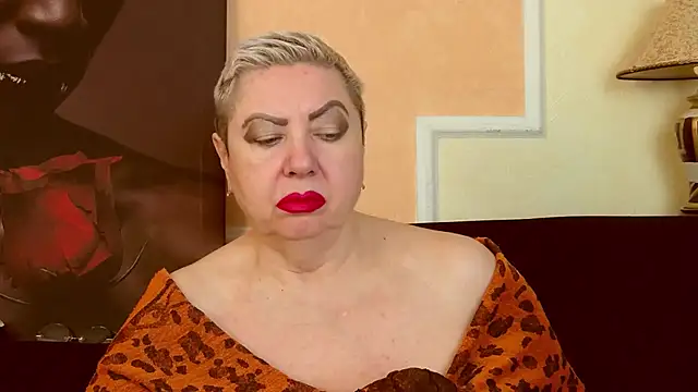 LadyPosh - JUST GIVE ME A SMILE!