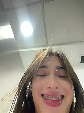 Sweet_Milaa1 - FULL NAKED IN THE BATHROOM//SHHH