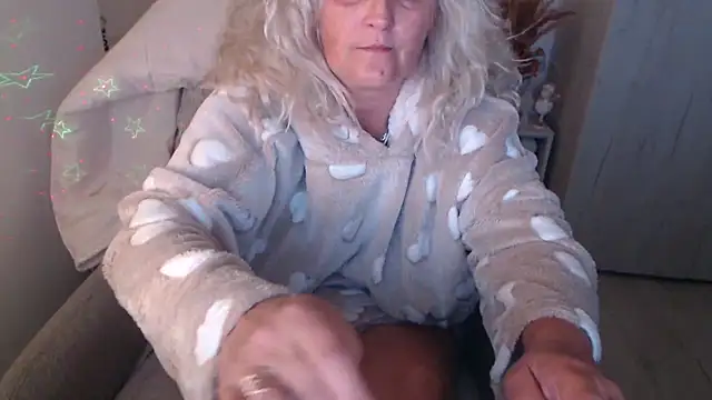 Divineblond - lets cum togheter......more wet