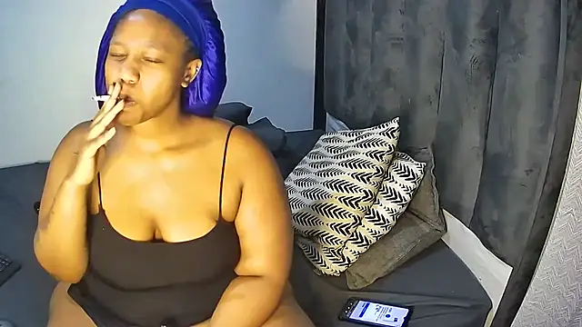 GoldenPussyXOXO - DILDO IN PUSSY, DOMI ON CLIT