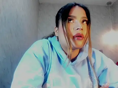 Moniquehicks - Show tits and suck nipples