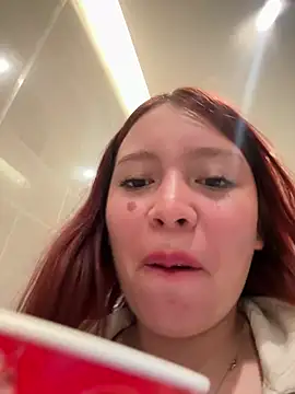 TuSarita - Show in the mall bathroom