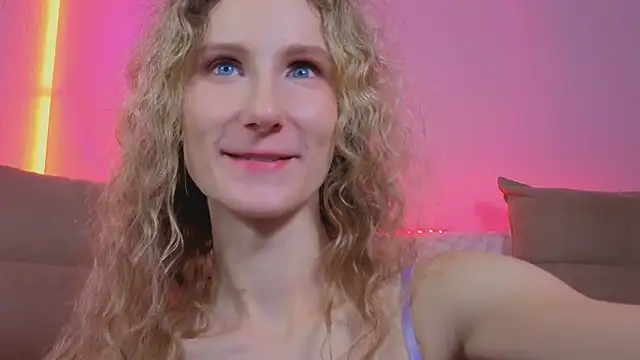 Aria_Pie - camel toe tease