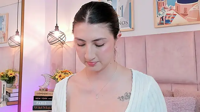 Alanna_Valmont - saliva on my pussy and rub my clit 💦💦