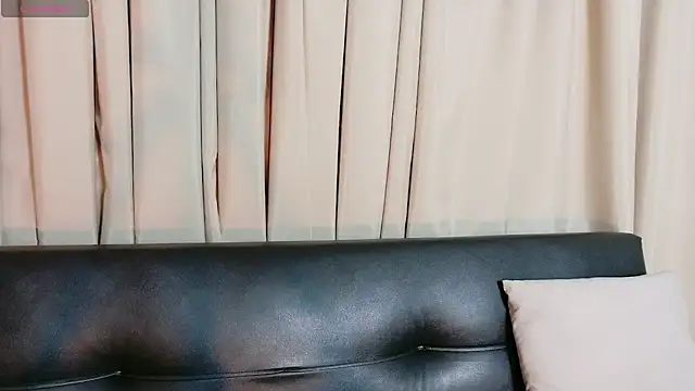Zara_Fire - show boobs