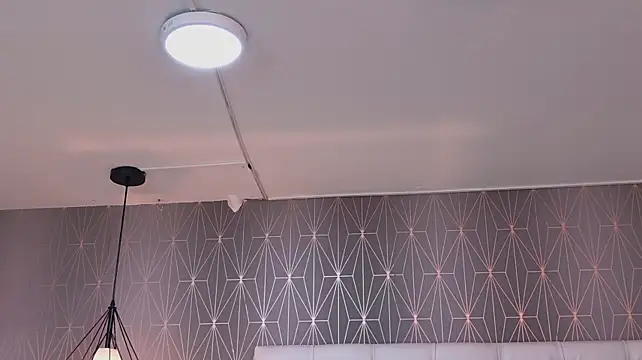 RoxyReinn - dance sensually, completely naked