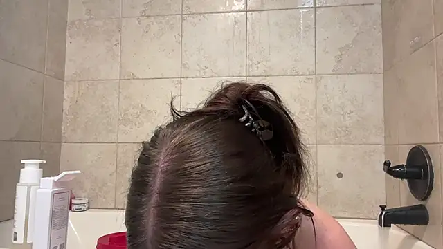 ItsKaylaa - oil my nipples and ass close to cam