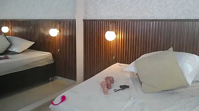 Ariana_Wayne - Make my pussy really wet
