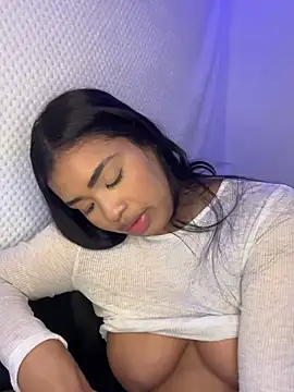 EbonyStars - Massages on my tits
