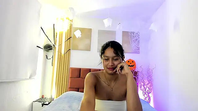 CataleiaLatin - NAKED AND PLAY WITH FINGERS