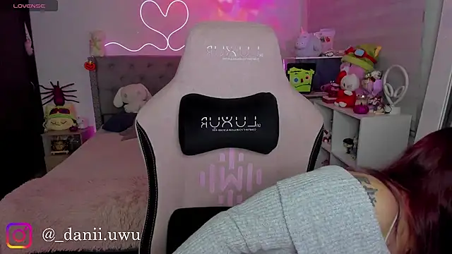 CuteDani_ - 🌸 Oil in my body naked uwu