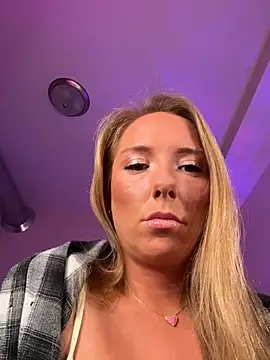 Prettymouthpeach - Cum show