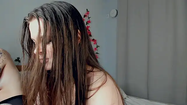 KrystalTrudel - suck Agata tonhue close to cam^^