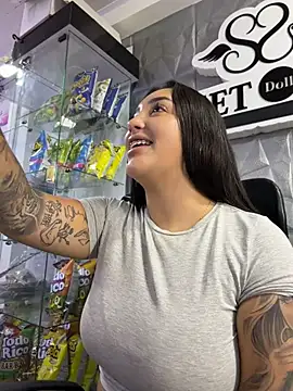 Hannahoff - naked in toilet 😈🥵