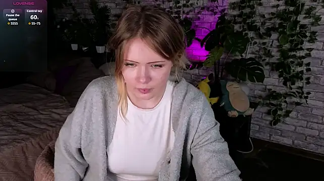Ivy_Pierce - Bend over + tease tits