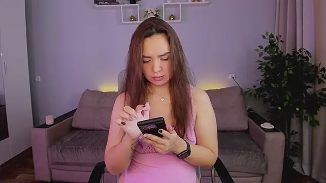 WowwGirl - Massage my bare tits🍒