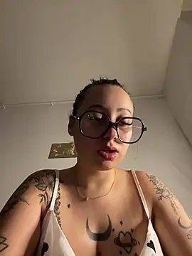 Queenlo_xxx - gagne 2 vidéos baise🔥