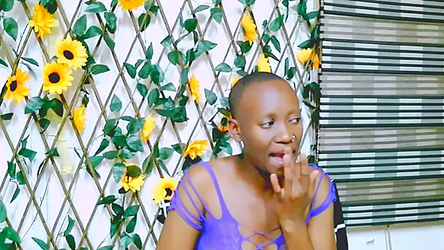 EbonyOlive69 - make me smile