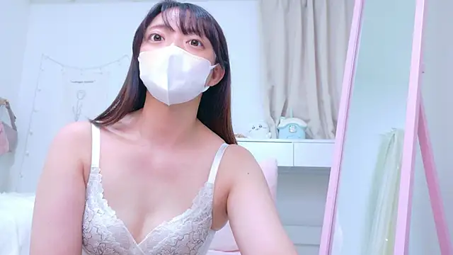 OoMEI - お尻見せながらパンツぽい♡突き出し。。。