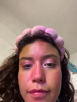 TamaraMera - pose sexy + beso