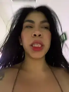 SmileyBabeXXX - FINGERING MY PUSSY CLOSE UP! 😈