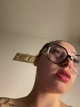 Queenlo_xxx - suce fort le gode
