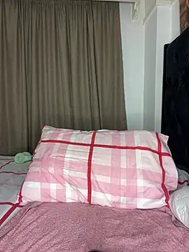 Bubbles156 - Suck my nipples