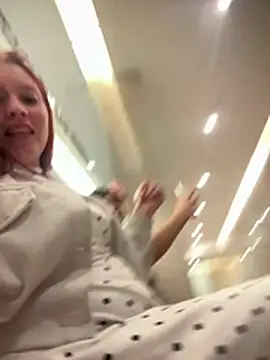 TuSarita - Sin panty en el mall