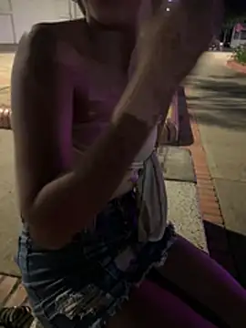 Broken_Latina_Whores_JE - Suck pussy on the street