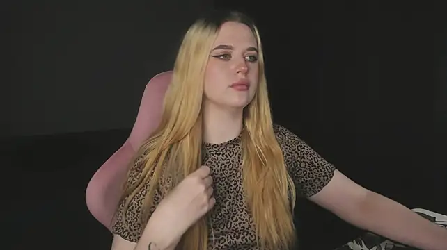 Betany_foxs - Flash boobs