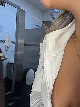 AngelBlushXXX - FINGERING PUSSY IN PUBLIC 💦