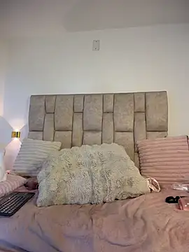 Nicolegh_ - Get naked and rub your wet pussy