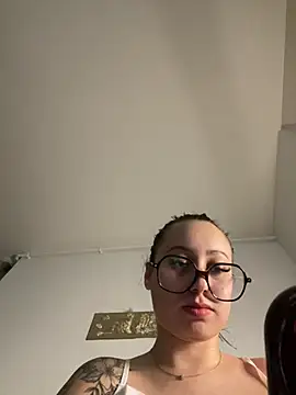Queenlo_xxx - gagne 2 vidéos🔥